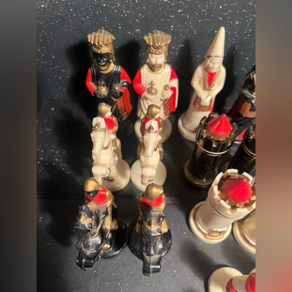 Vintage CAMELOT Chess Set with black & Cream Pieces with red velvet bottoms ! 👑👑 - Picture 2 of 8